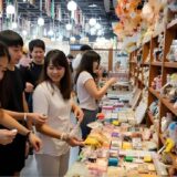 スワンナプーム空港のお土産ばらまきお菓子でおすすめは？出国審査後の免税店営業時間も