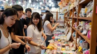 スワンナプーム空港のお土産ばらまきお菓子でおすすめは？出国審査後の免税店営業時間も
